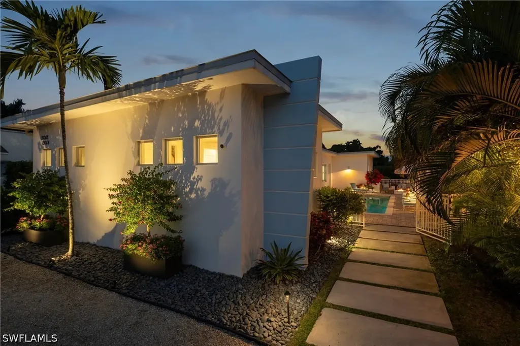 10042 Vanderbilt Drive Naples FL 34108