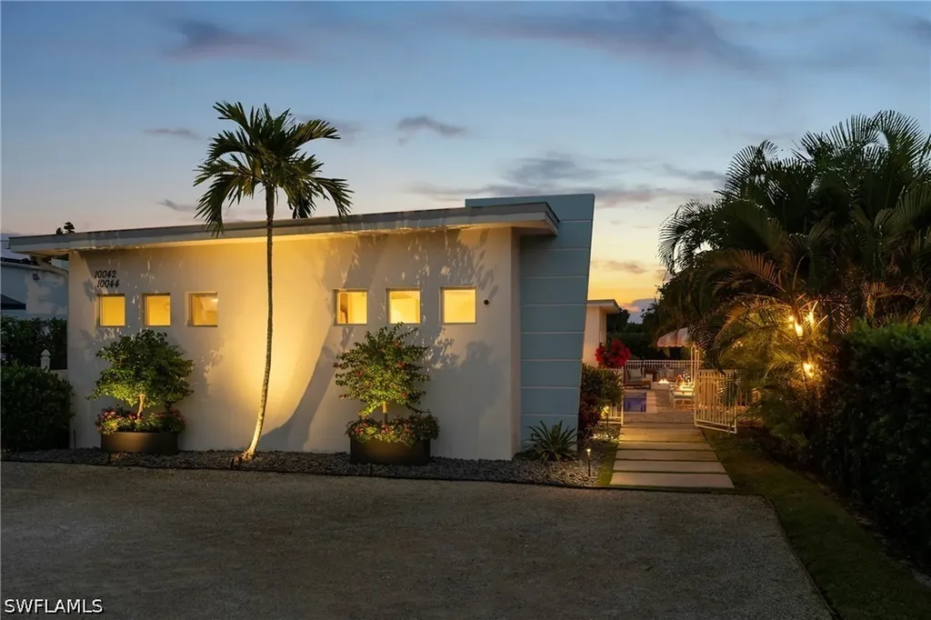 10042 Vanderbilt Drive Naples FL 34108