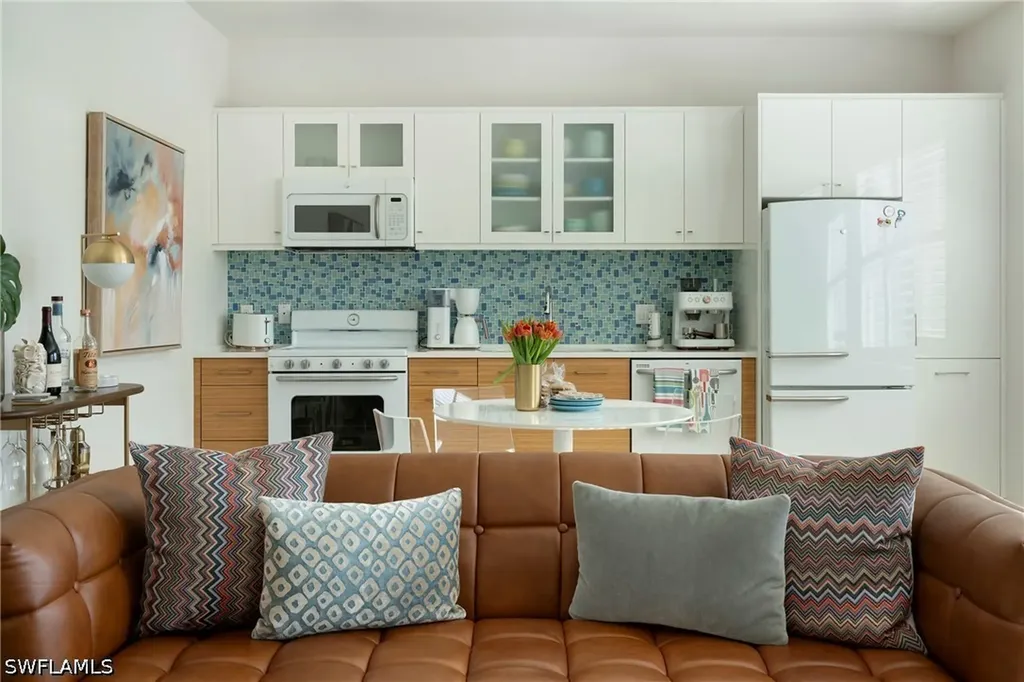 10042 Vanderbilt Drive Naples FL 34108