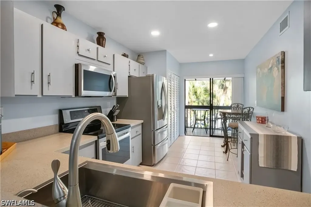 Naples FL, 1814 Kings Lake Boulevard, Unit 203