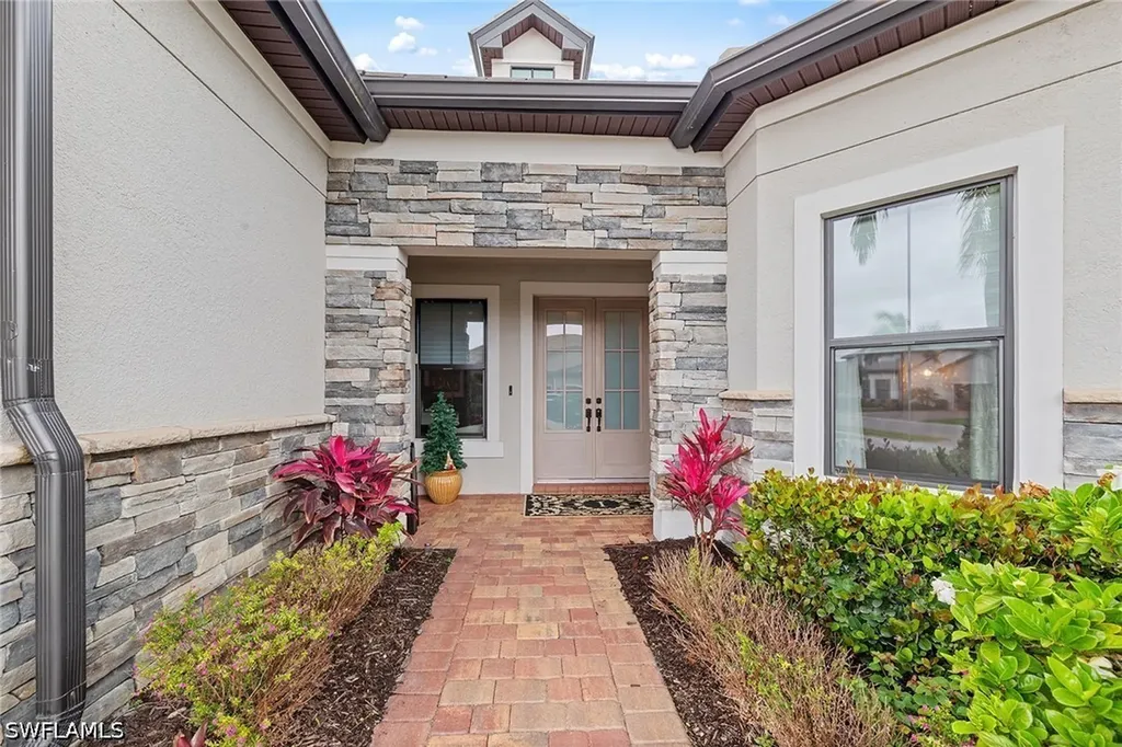9573 Everglades Drive Naples FL 34120