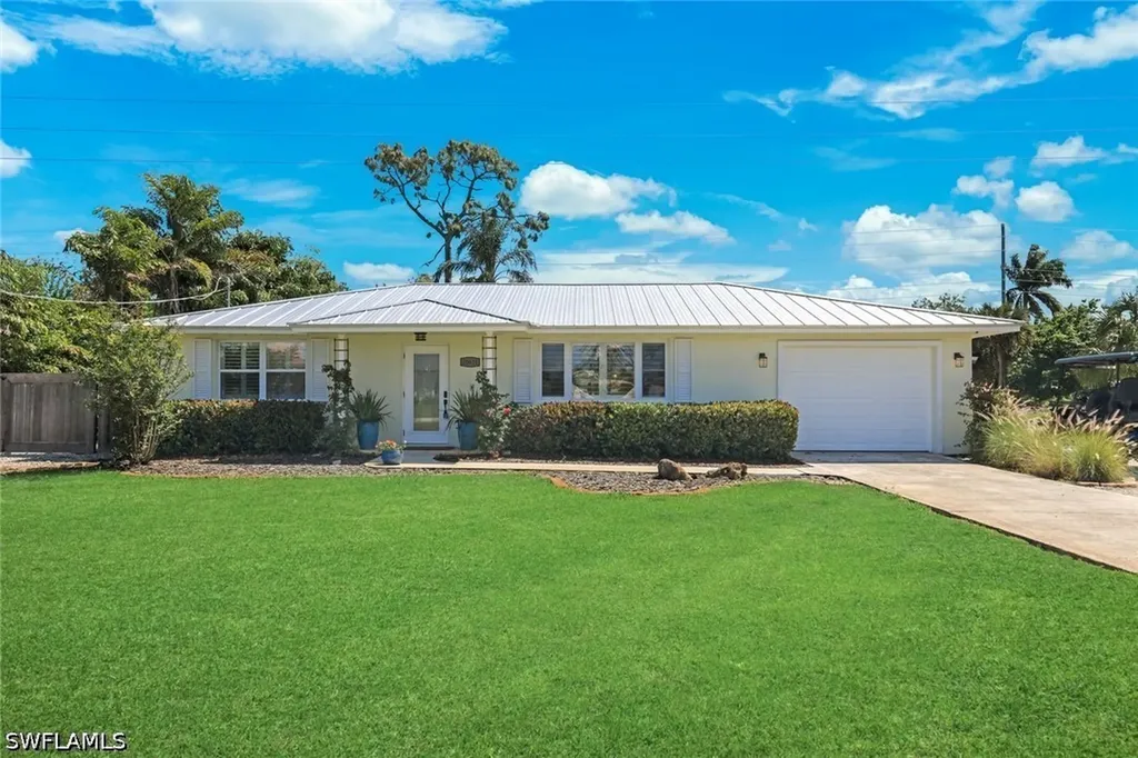 20621 Pine Tree Lane Estero FL 33928