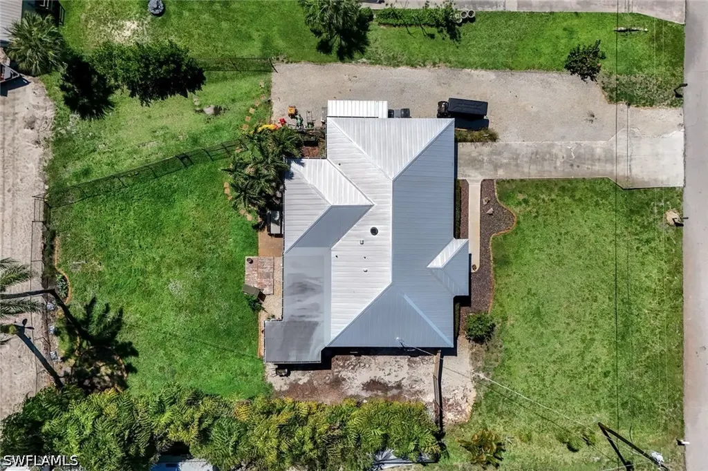 20621 Pine Tree Lane Estero FL 33928