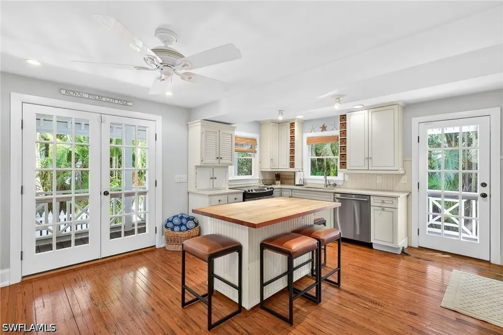 660 8th Avenue S Naples FL 34102