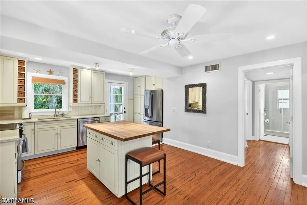 660 8th Avenue S Naples FL 34102
