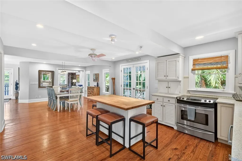 660 8th Avenue S Naples FL 34102