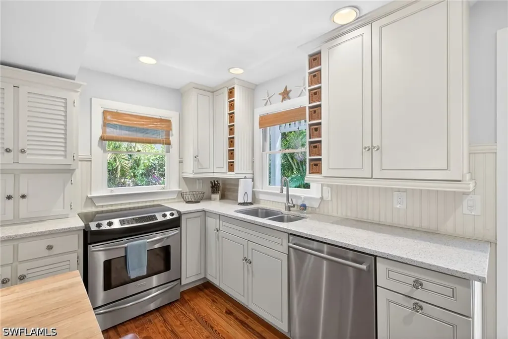 660 8th Avenue S Naples FL 34102