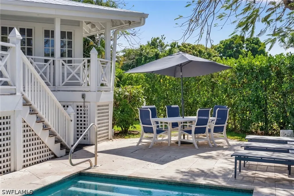 660 8th Avenue S Naples FL 34102