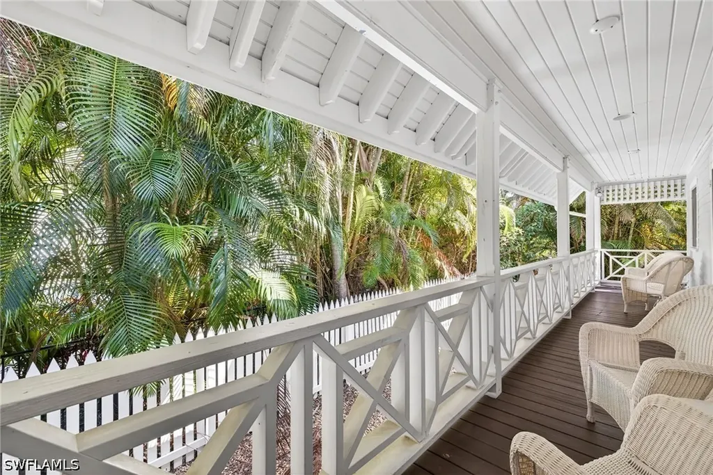 660 8th Avenue S Naples FL 34102