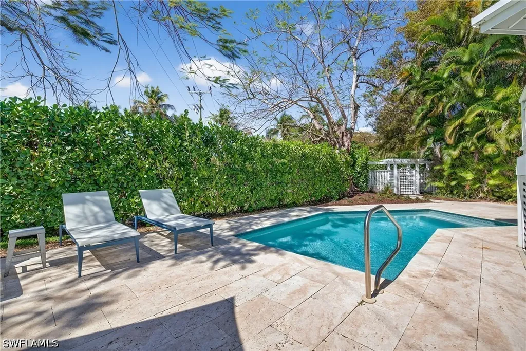 660 8th Avenue S Naples FL 34102
