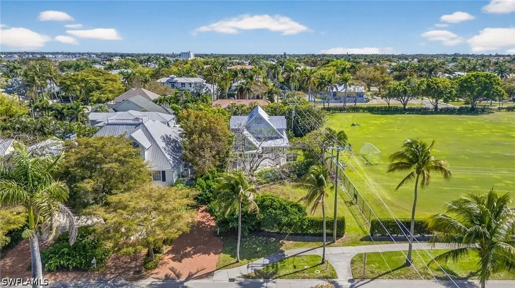 660 8th Avenue S Naples FL 34102
