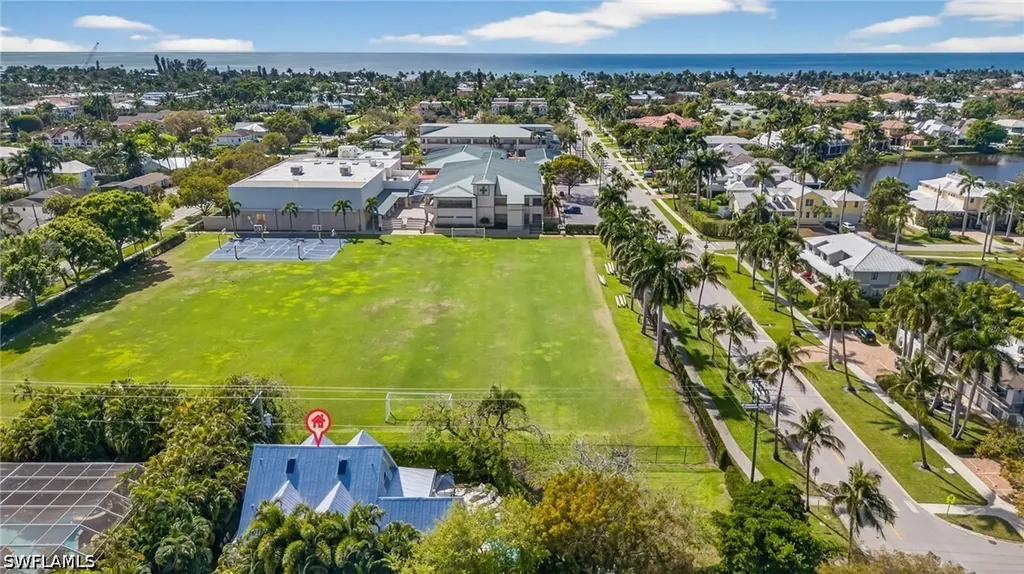 660 8th Avenue S Naples FL 34102