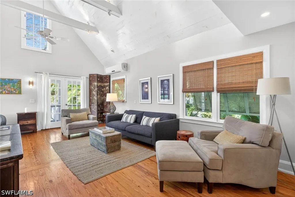 660 8th Avenue S Naples FL 34102