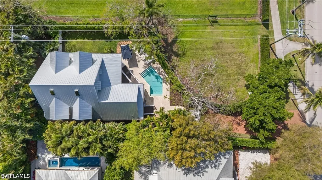 660 8th Avenue S Naples FL 34102