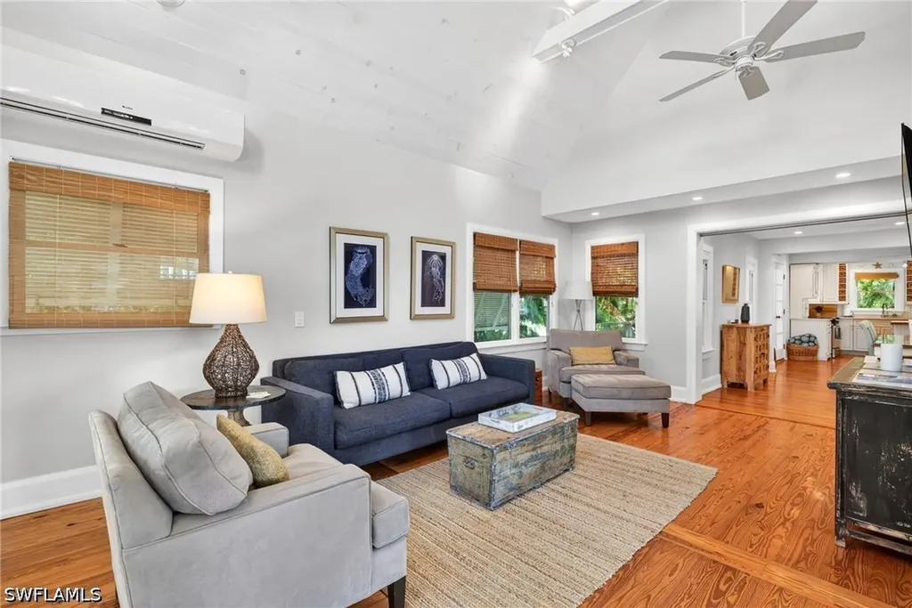 660 8th Avenue S Naples FL 34102