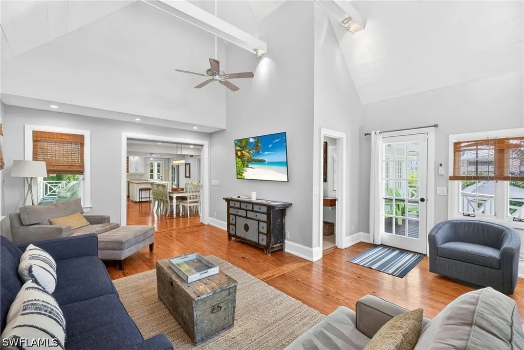 660 8th Avenue S Naples FL 34102