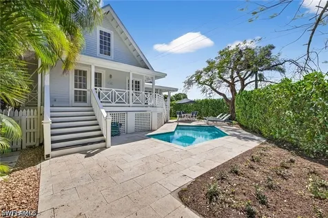 660 8TH Avenue S Naples FL 34102