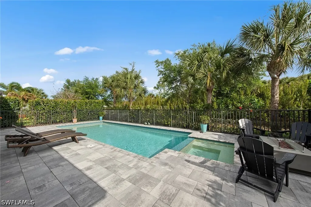 9607 Everglades Drive Naples FL 34120