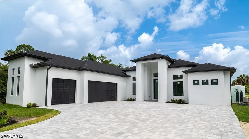 Naples FL, 649 Golden Gate Boulevard E