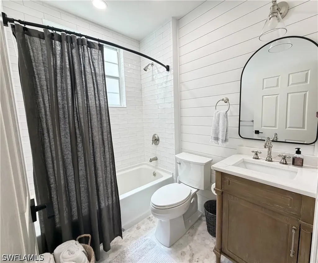 3062 Driftwood Way Naples FL 34109
