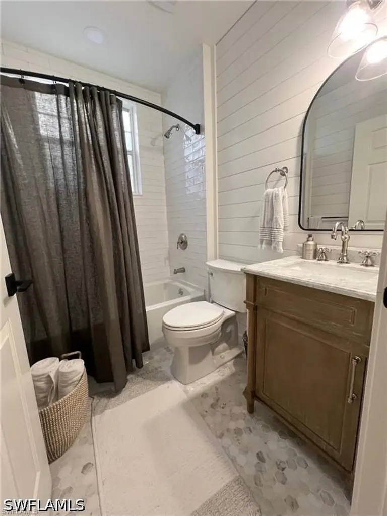 3062 Driftwood Way Naples FL 34109