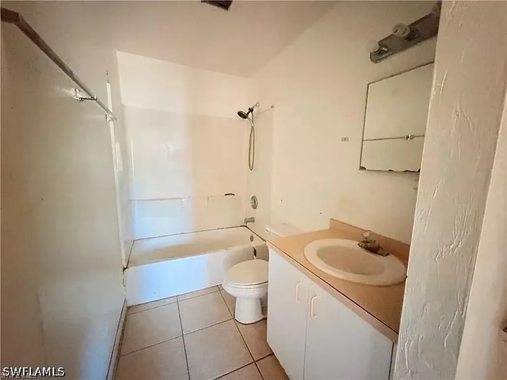 419 NE 16th Place Cape Coral FL 33909