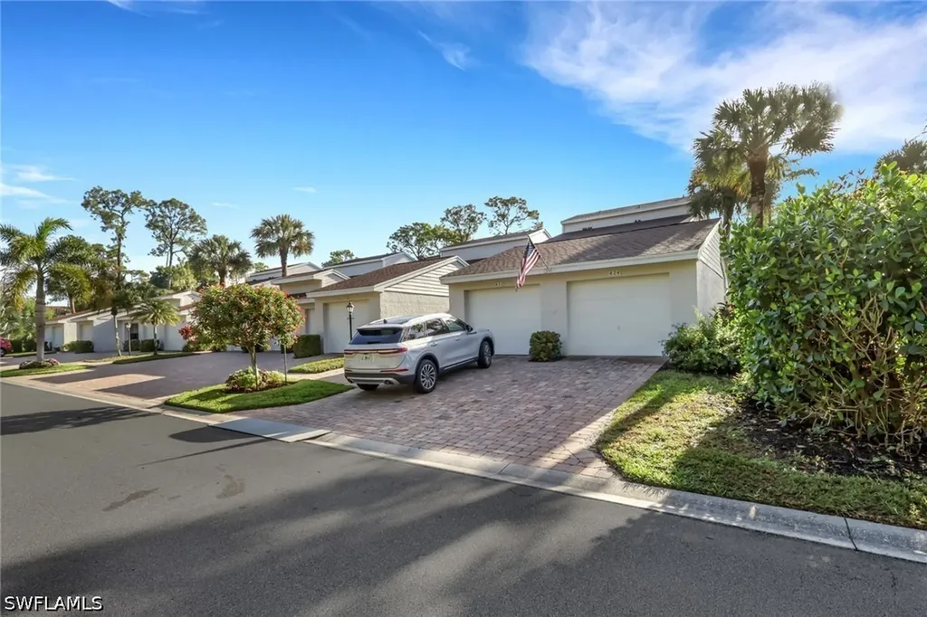 424 Foxtail Court Naples FL 34104