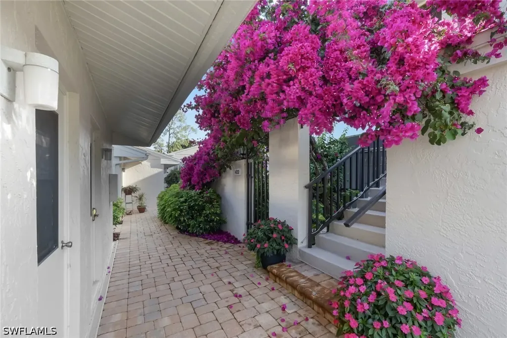 424 Foxtail Court Naples FL 34104