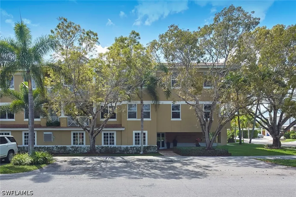 850 6th Avenue N Naples FL 34102