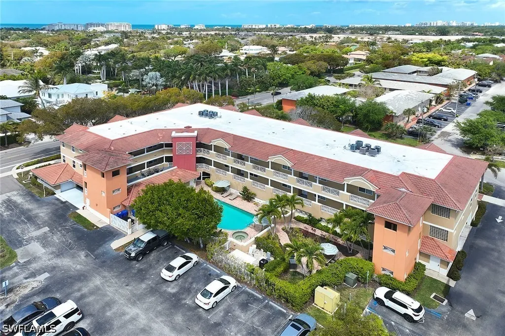 850 6th Avenue N Naples FL 34102