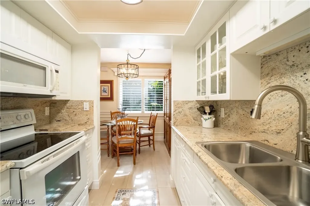 388 4th Avenue S Naples FL 34102