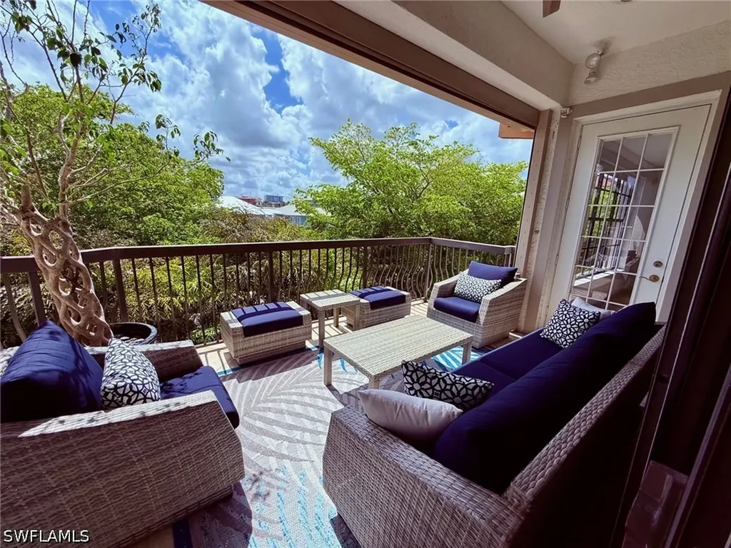705 10th Street S Naples FL 34102