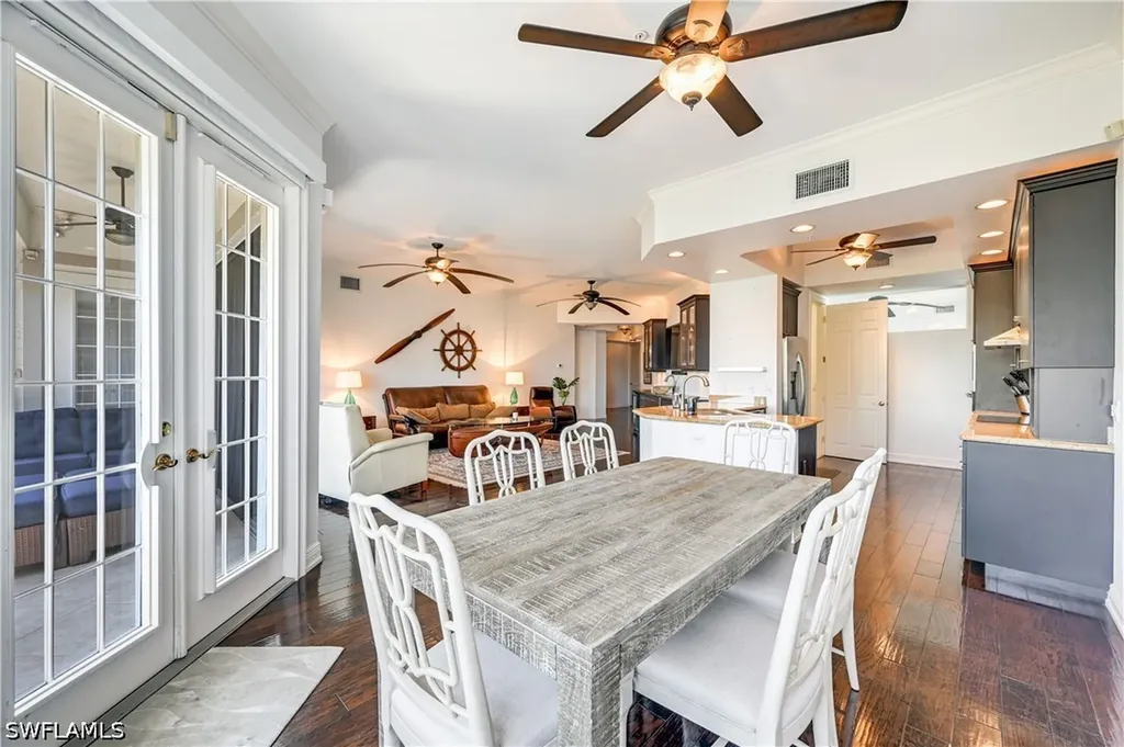 705 10th Street S Naples FL 34102