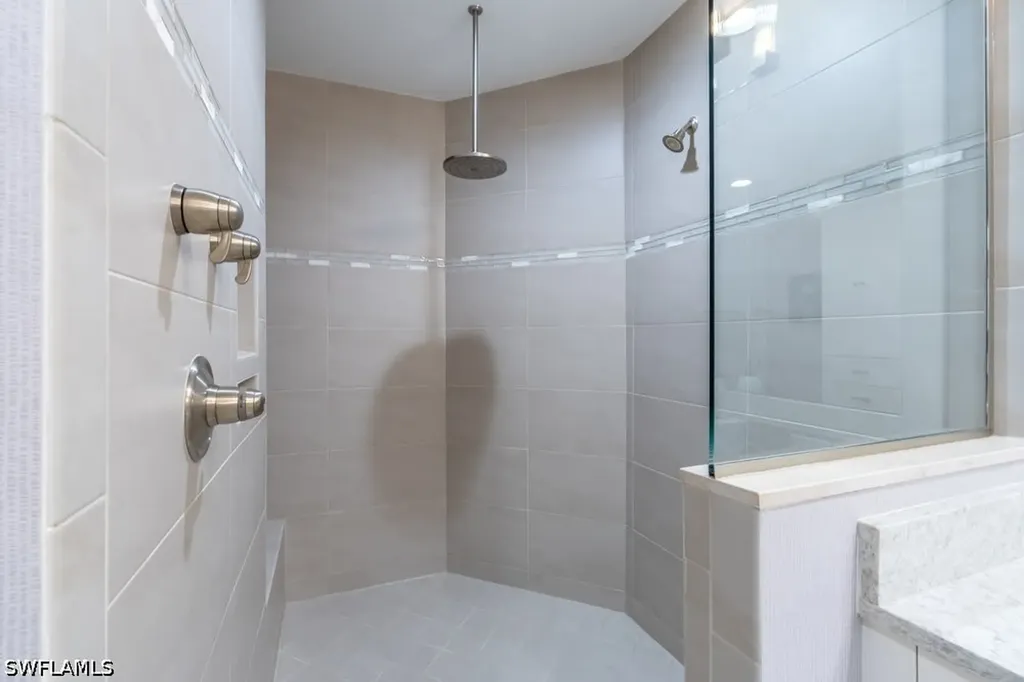 16382 Viansa Way Naples FL 34110