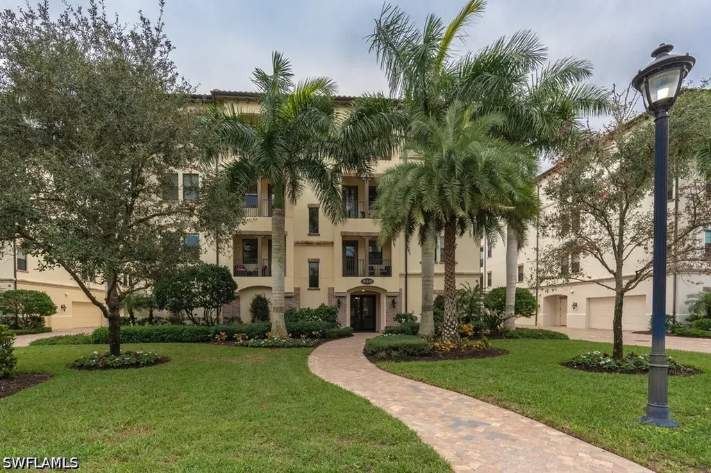 16382 Viansa Way Naples FL 34110