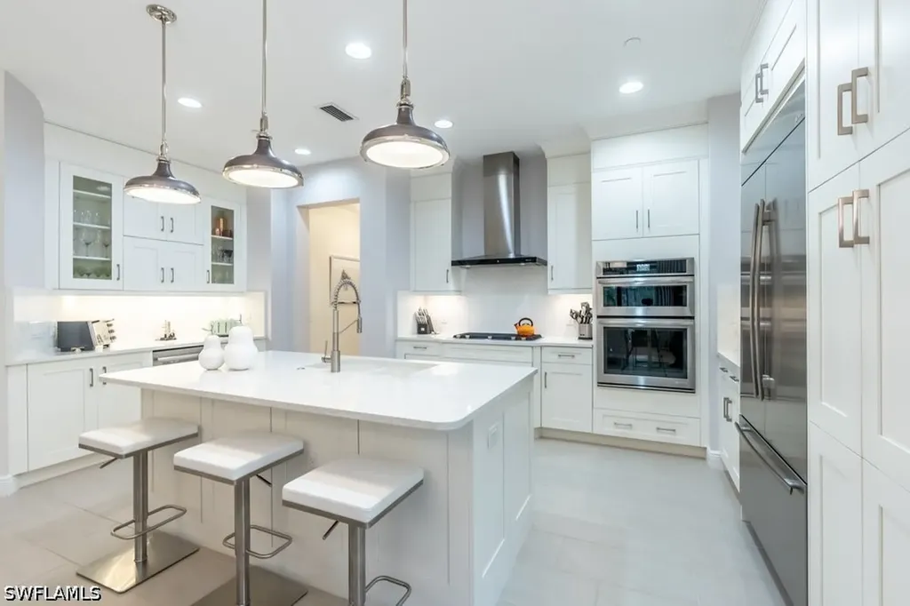 16382 Viansa Way Naples FL 34110