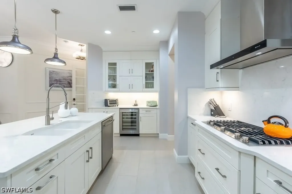16382 Viansa Way Naples FL 34110
