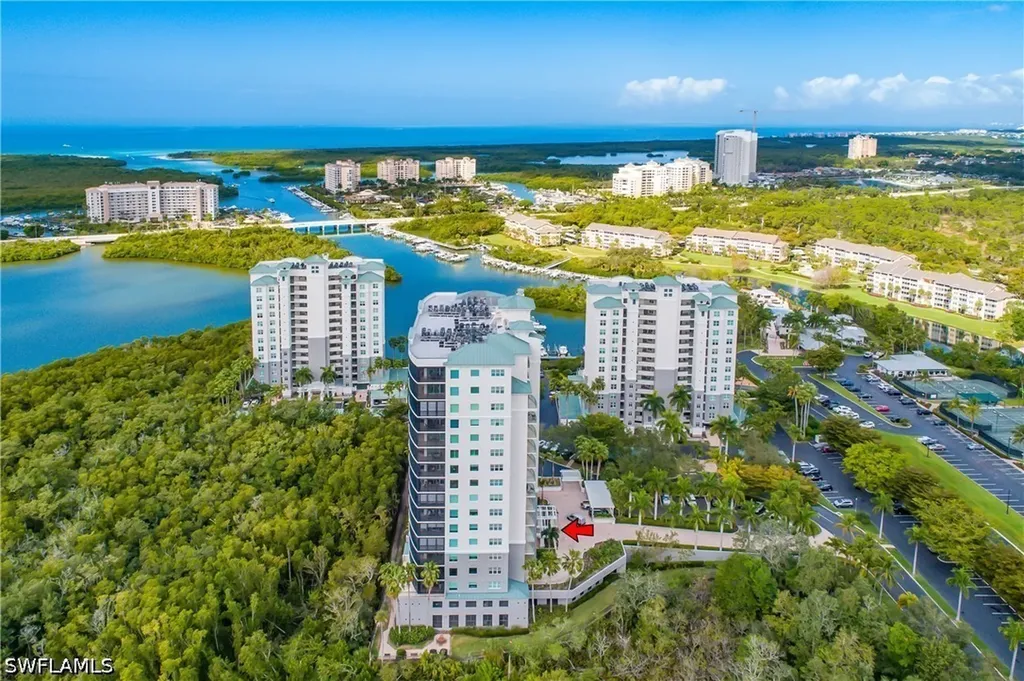 425 Cove Tower Drive Naples FL 34110