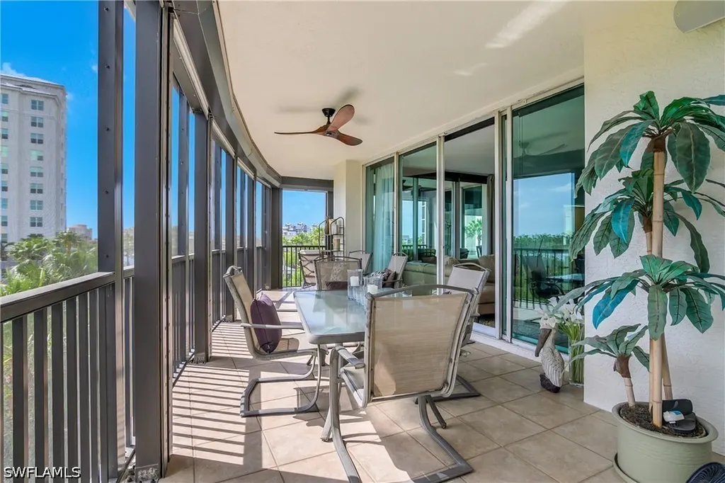 425 Cove Tower Drive Naples FL 34110