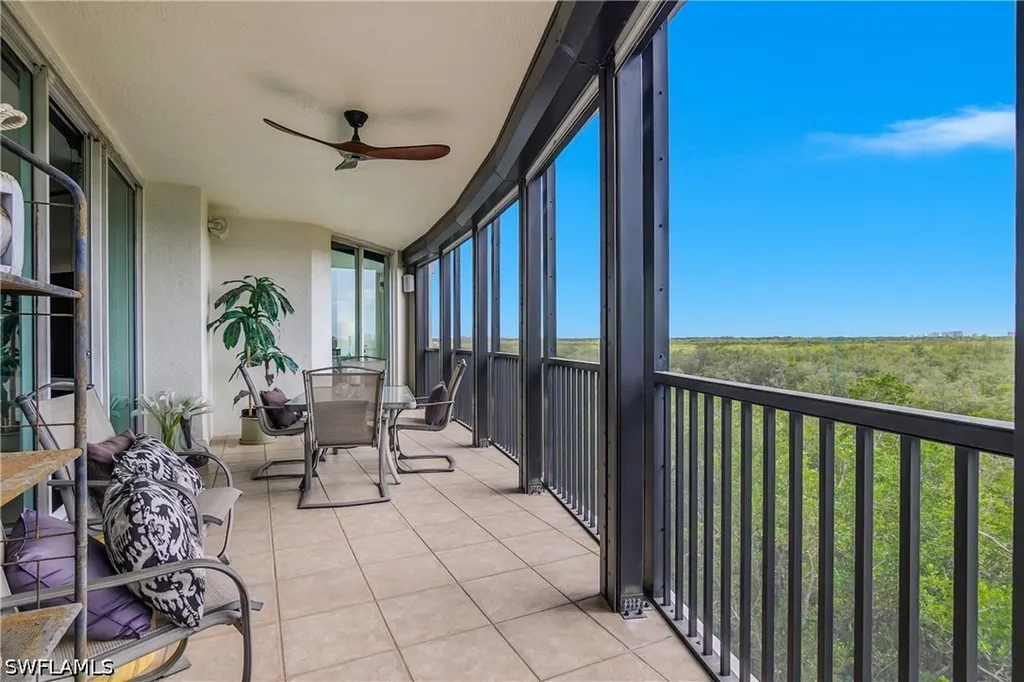 425 Cove Tower Drive Naples FL 34110