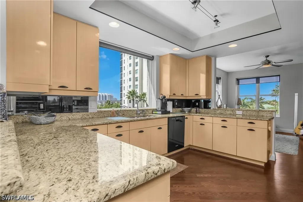 425 Cove Tower Drive Naples FL 34110