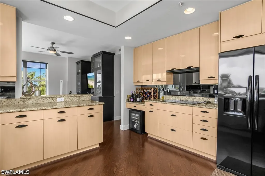 425 Cove Tower Drive Naples FL 34110