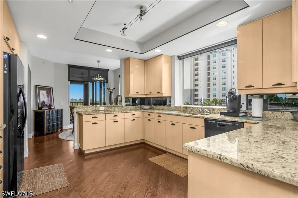 425 Cove Tower Drive Naples FL 34110
