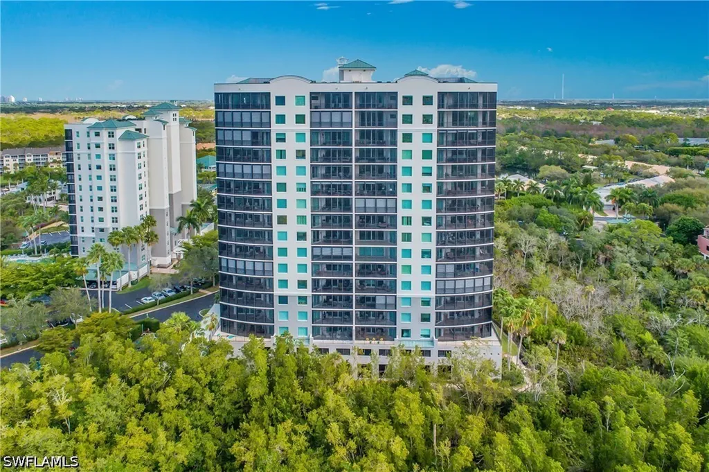 425 Cove Tower Drive Naples FL 34110
