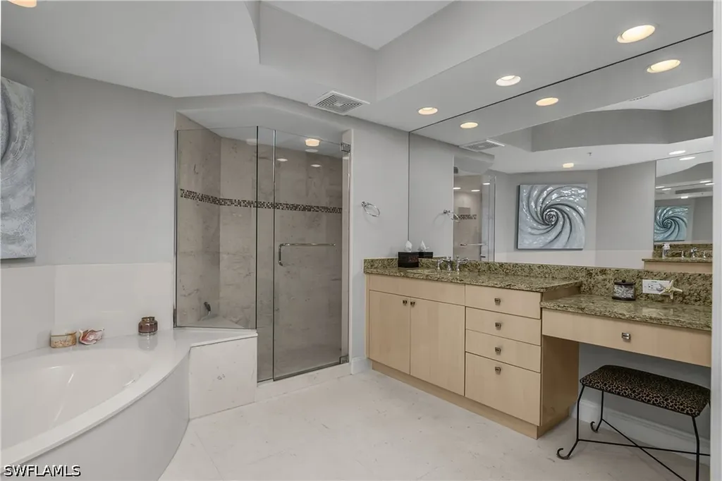 425 Cove Tower Drive Naples FL 34110