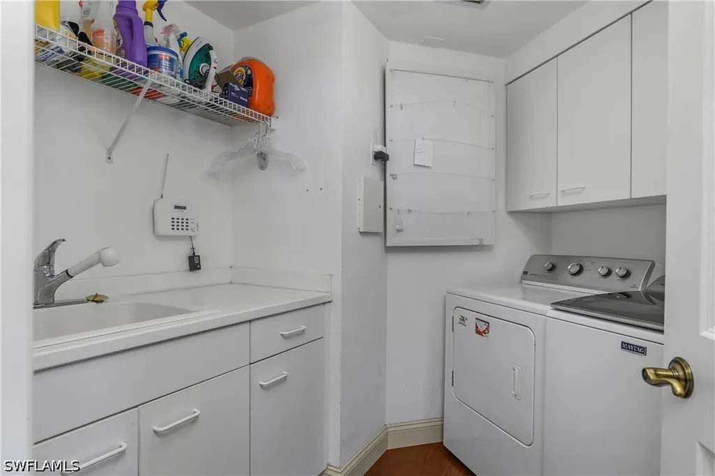 425 Cove Tower Drive Naples FL 34110