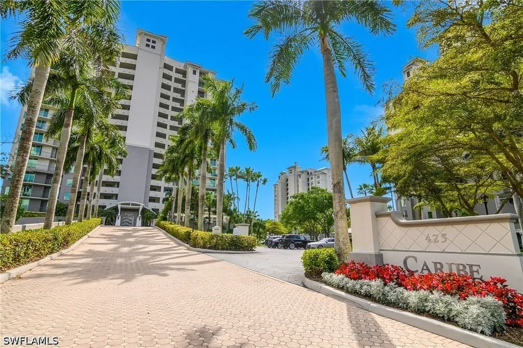 425 Cove Tower Drive Naples FL 34110