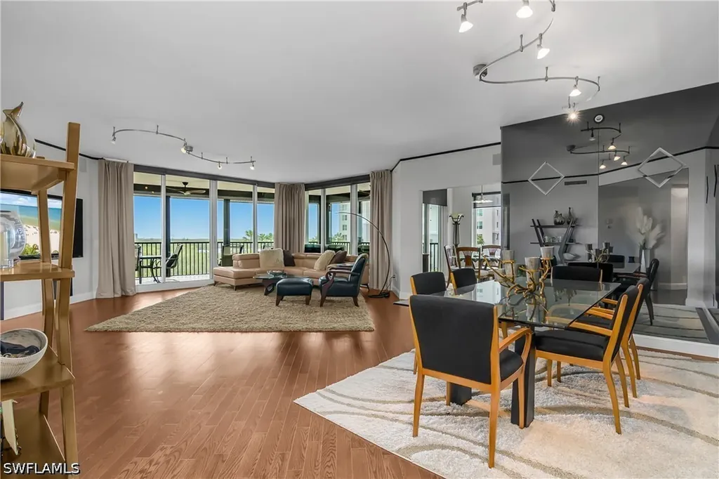 425 Cove Tower Drive Naples FL 34110