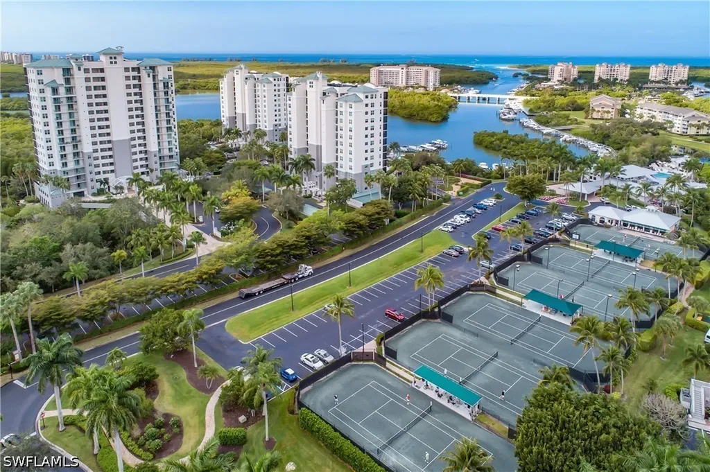 425 Cove Tower Drive Naples FL 34110