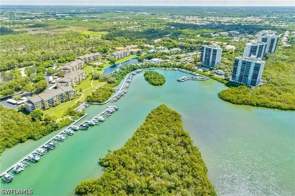 425 Cove Tower Drive Naples FL 34110